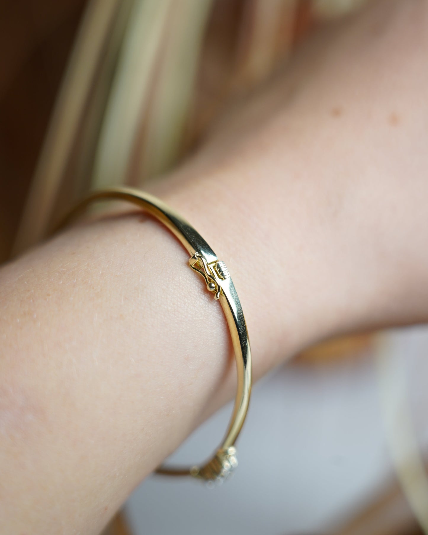 „Golden Spark Line“ – Armreif aus 585/- Gelbgold mit Zirkoniasteinen