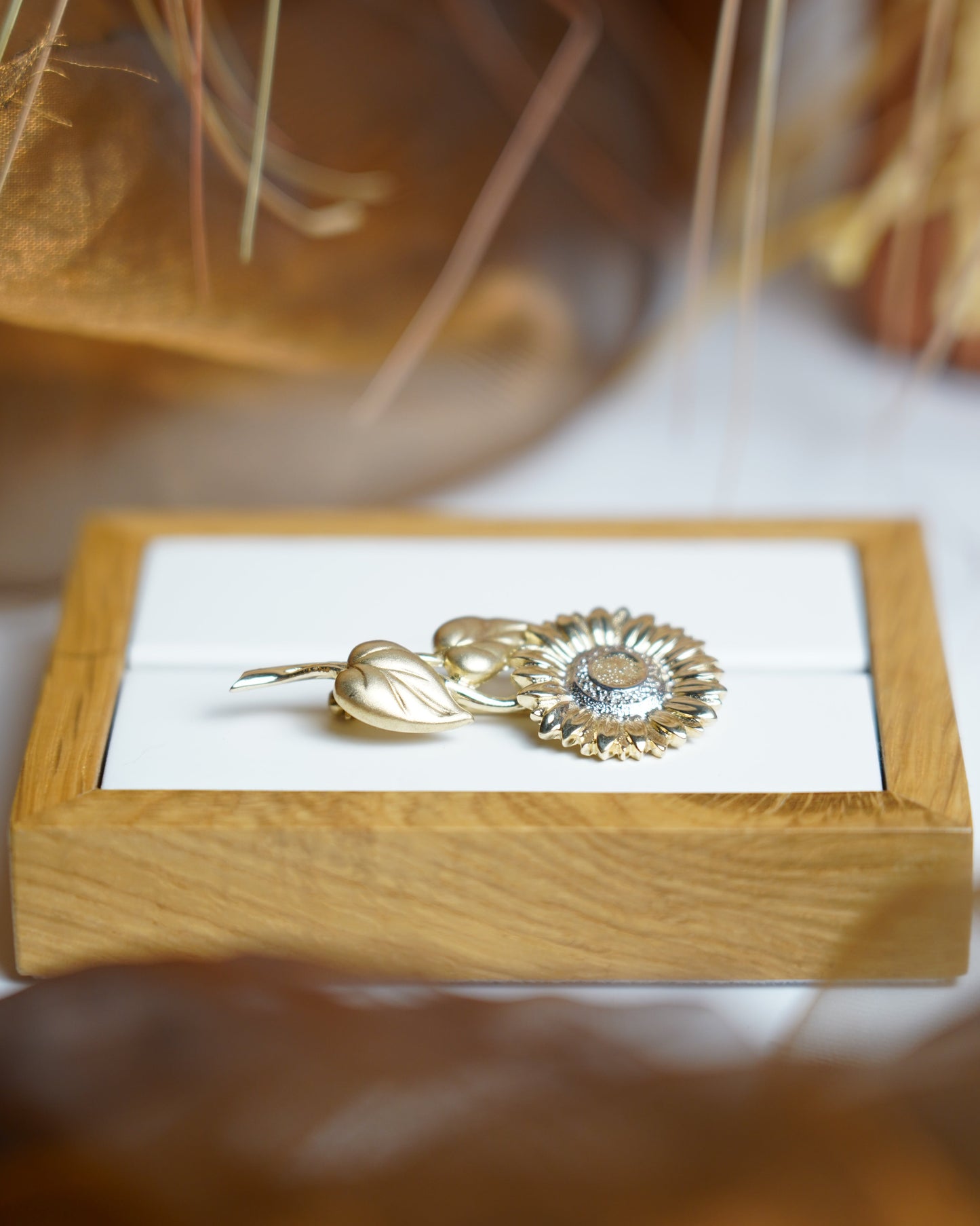 „Sunflower“ – Brosche aus 585/- Gelbgold und Diamanten