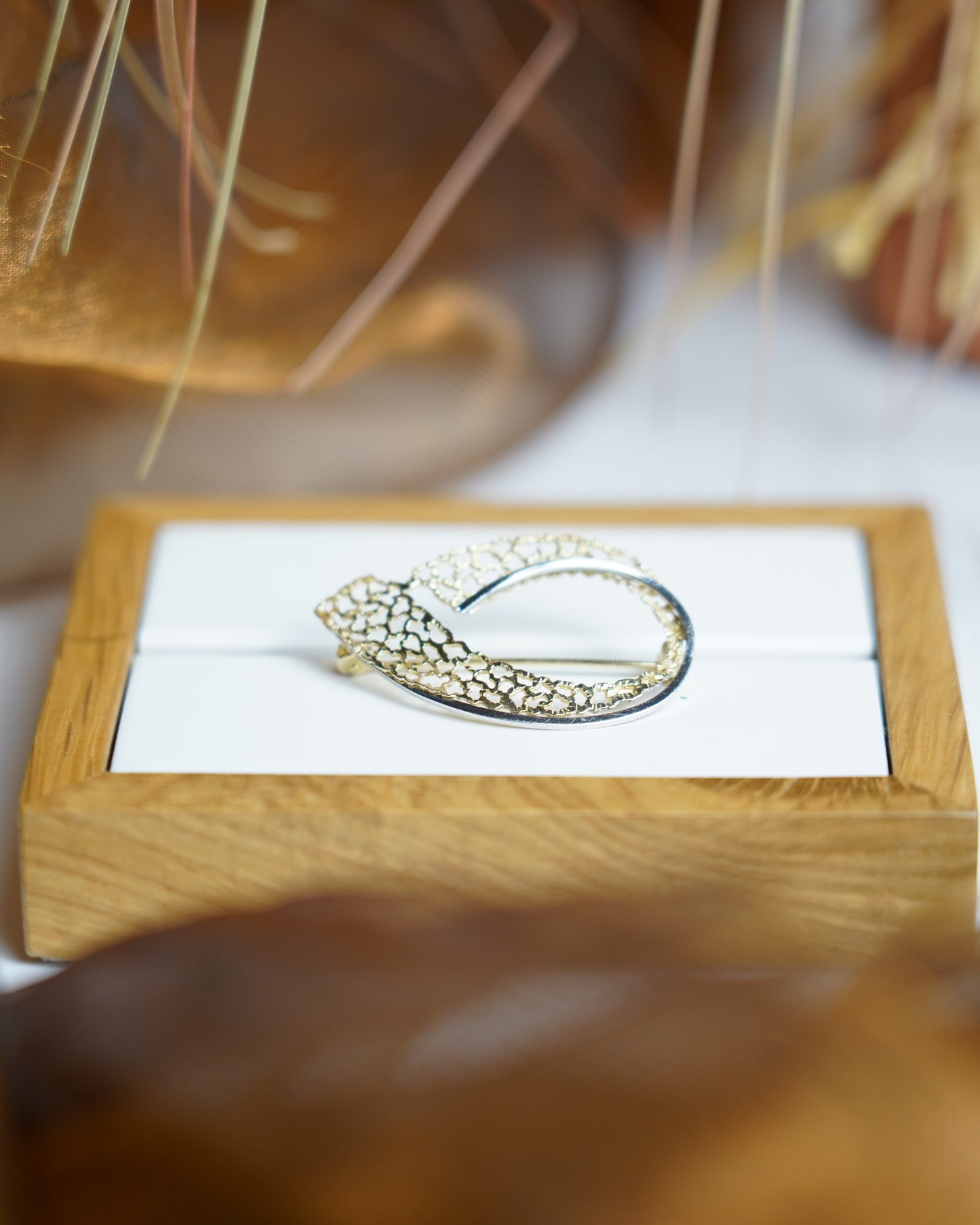 „Lace Leaf“ – Brosche aus 333/- Gelbgold