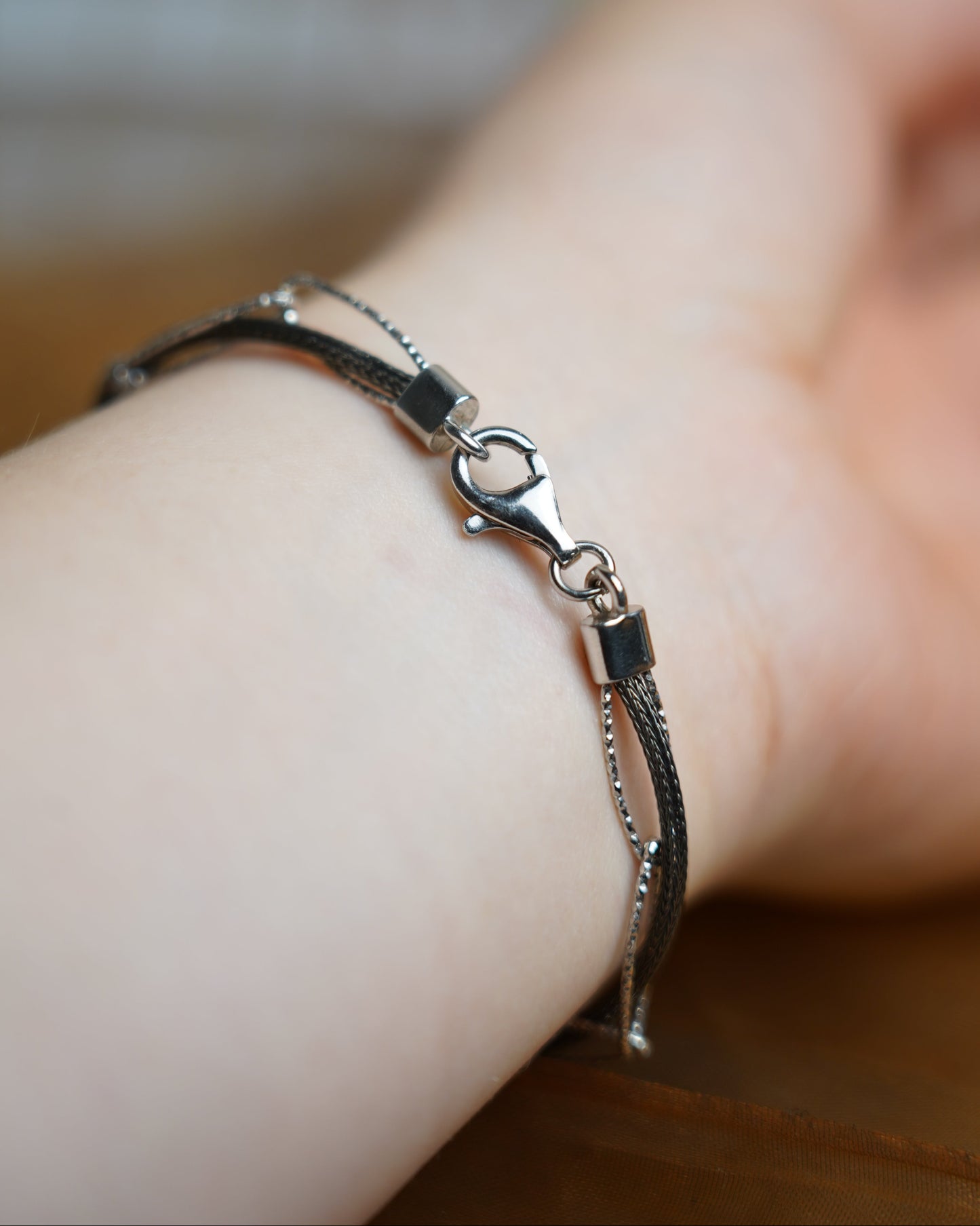 Mesh Flow Armband aus 925 Sterlingsilber mit feinen Silbersträngen