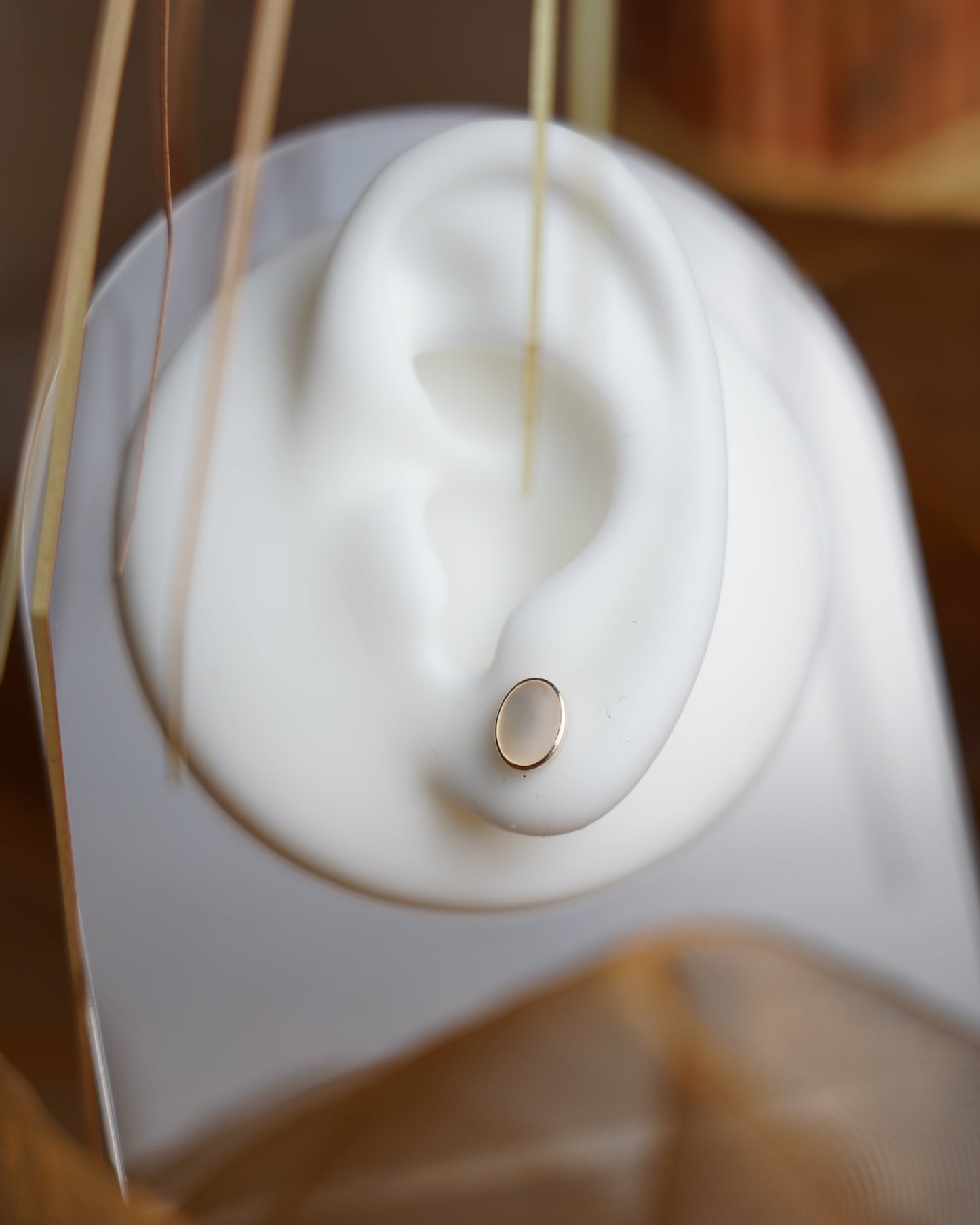 „Mother Pearl Calm“ – Ohrstecker aus 925/- Sterlingsilber mit Perlmutt