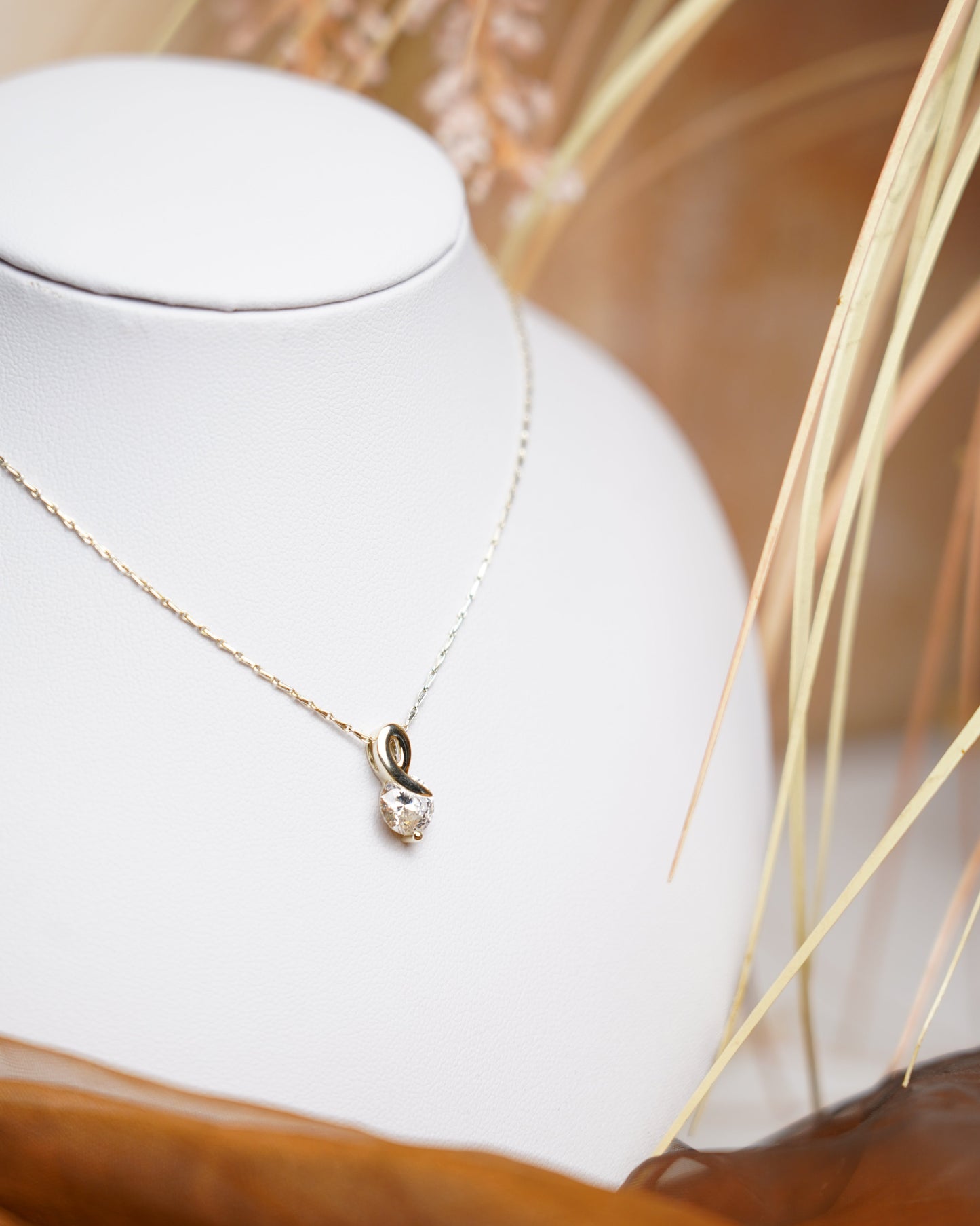 „Pure Glow“ – Kette aus 333/- Gelbgold mit Zirkoniastein