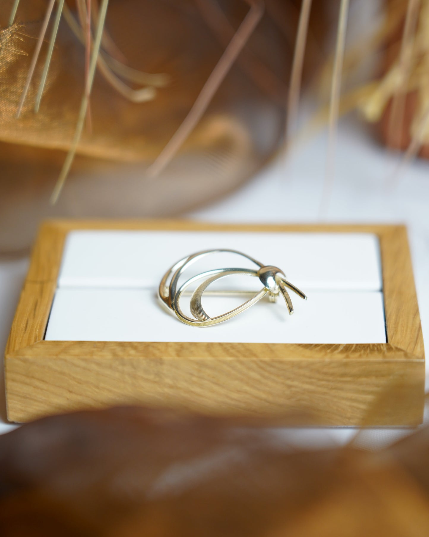 „Ribbon Drop“ – Brosche aus 333/- Gelbgold