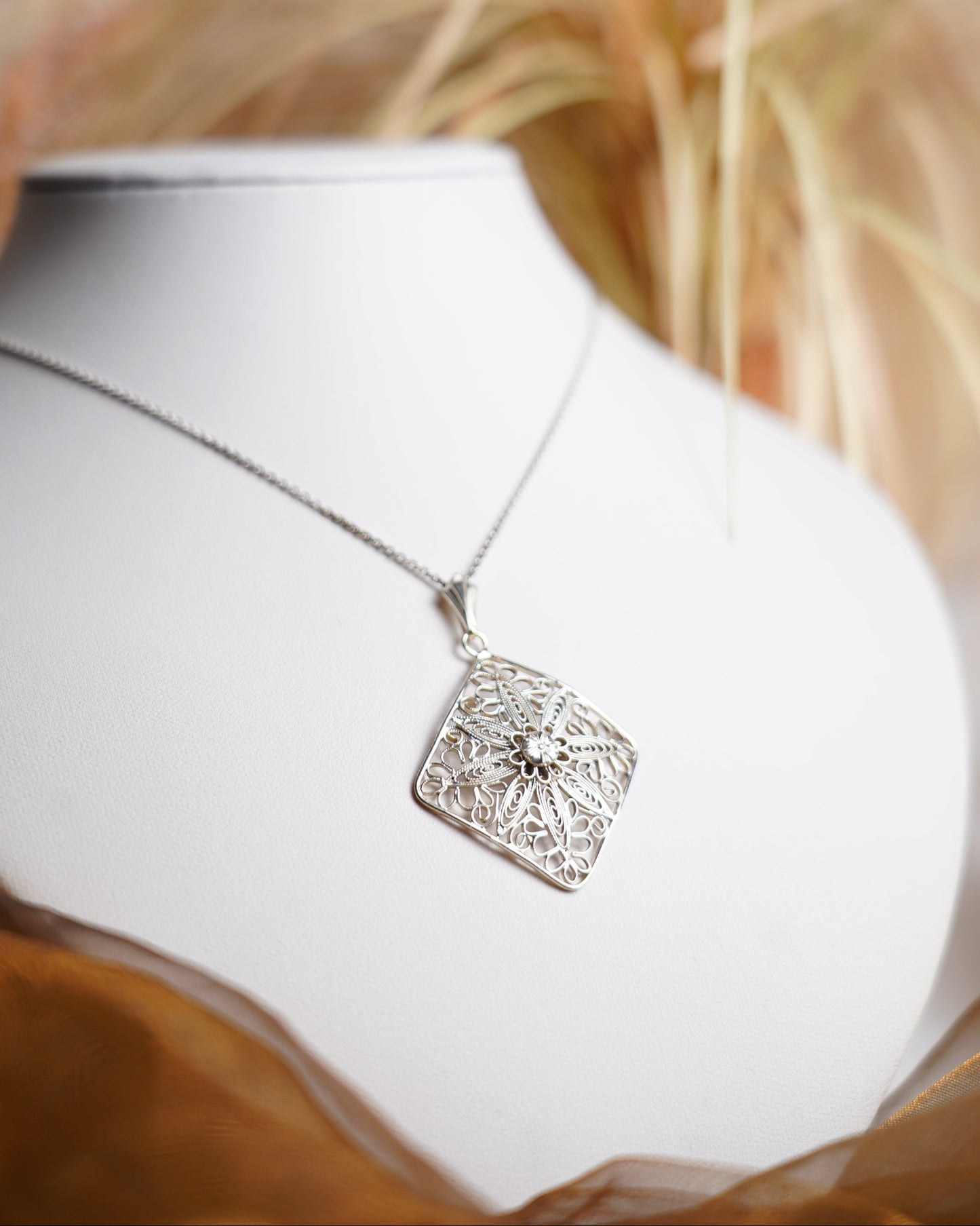 „Silver Filigree“ – Kette aus 835/- Silber