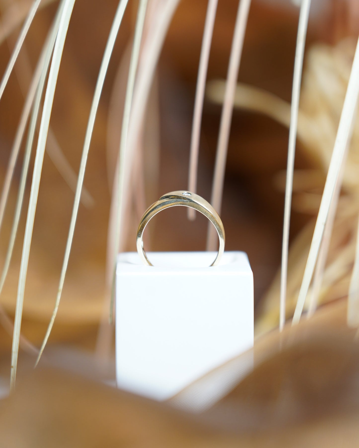 „Soft Curve“ – Ring aus 333/- Gelbgold mit Zirkoniastein