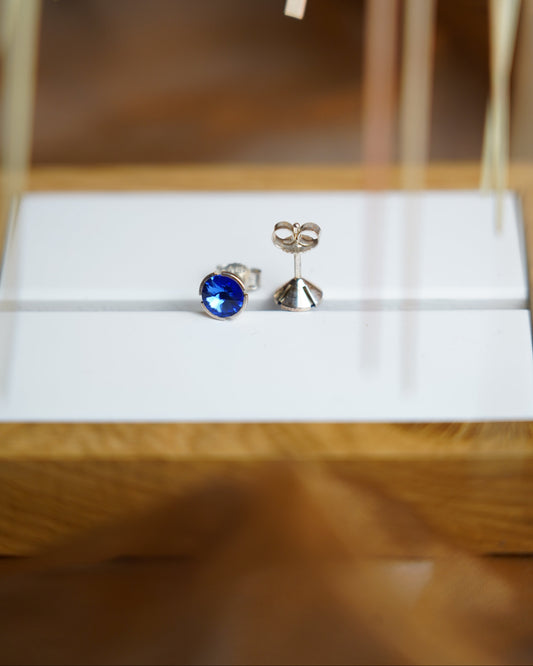 „Blue Spark“ – Ohrstecker aus 925/- Sterlingsilber mit gefärbten Zirkonia