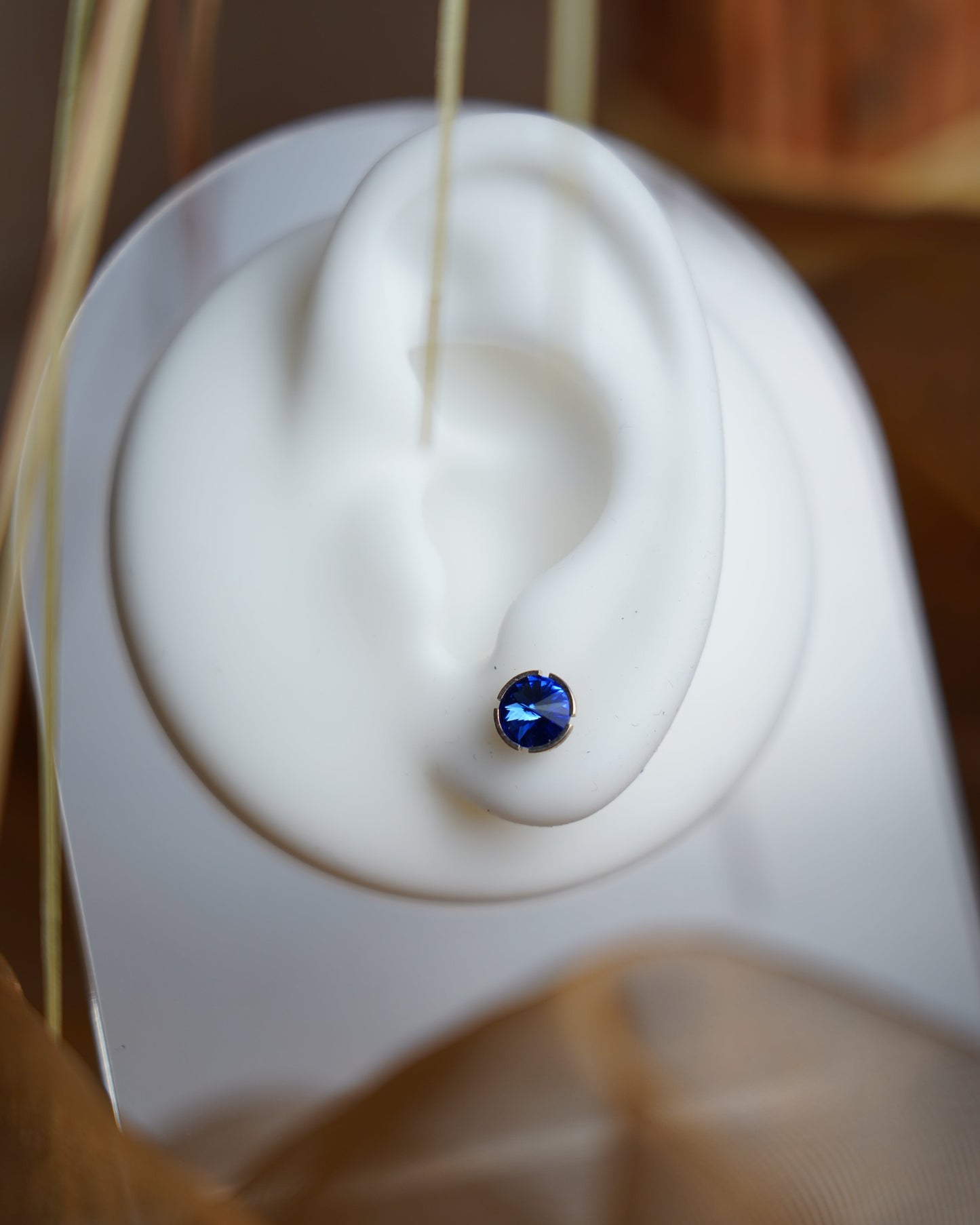 „Blue Spark“ – Ohrstecker aus 925/- Sterlingsilber mit gefärbten Zirkonia