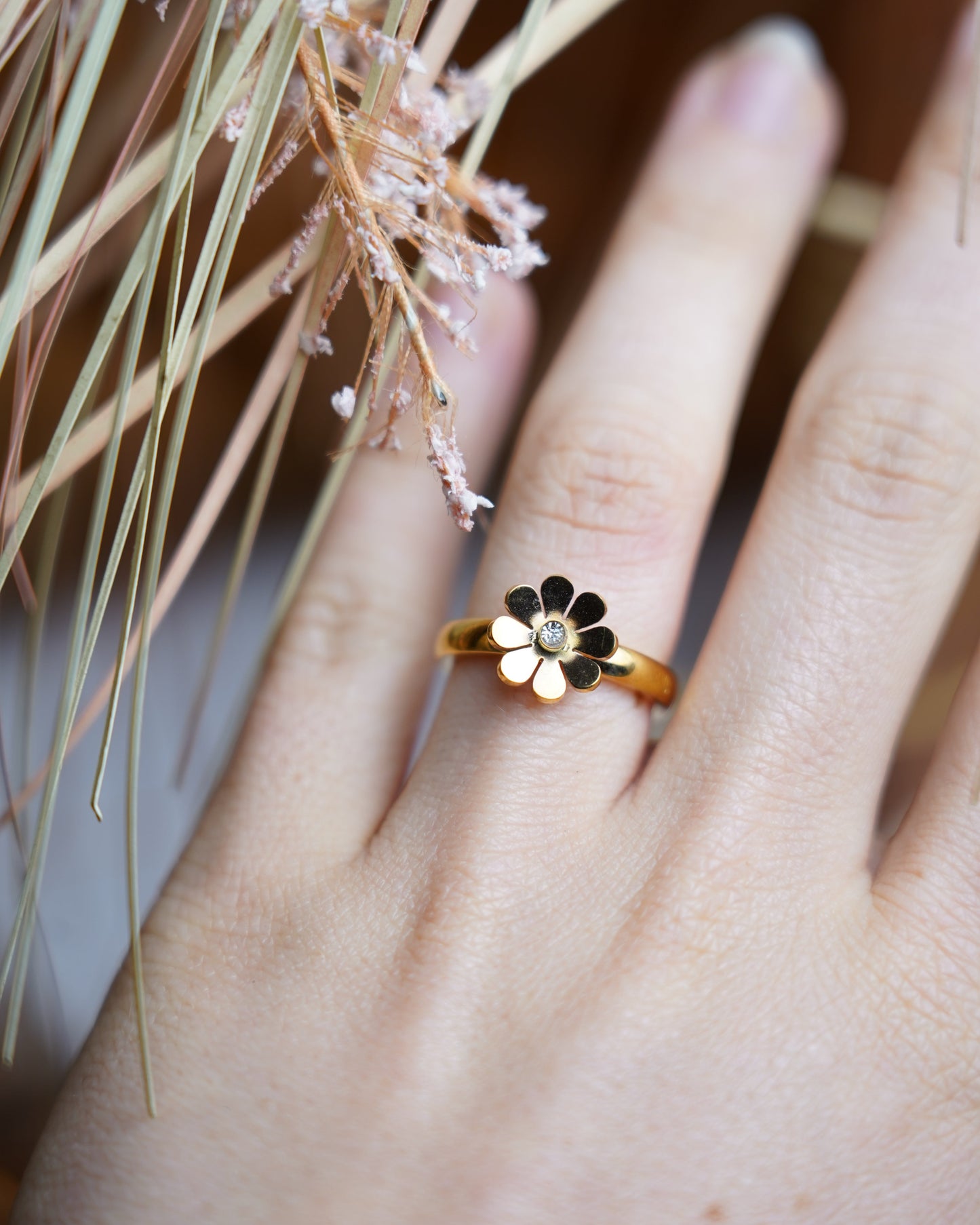 „Blush Bloom“ – Ring aus rosévergoldetem Edelstahl