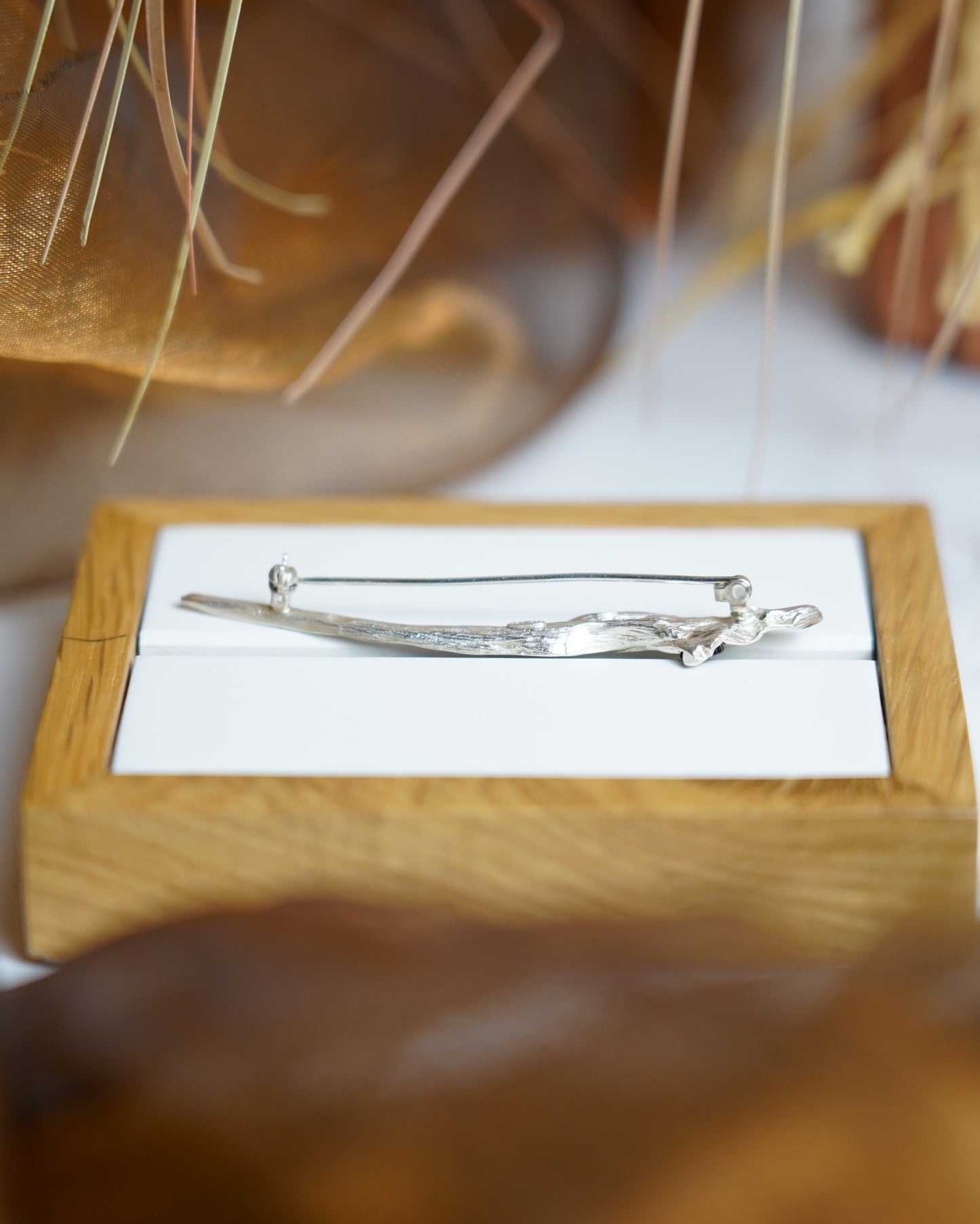 „Shadow Fang“ – Brosche aus 925/- Sterlingsilber mit Onyx