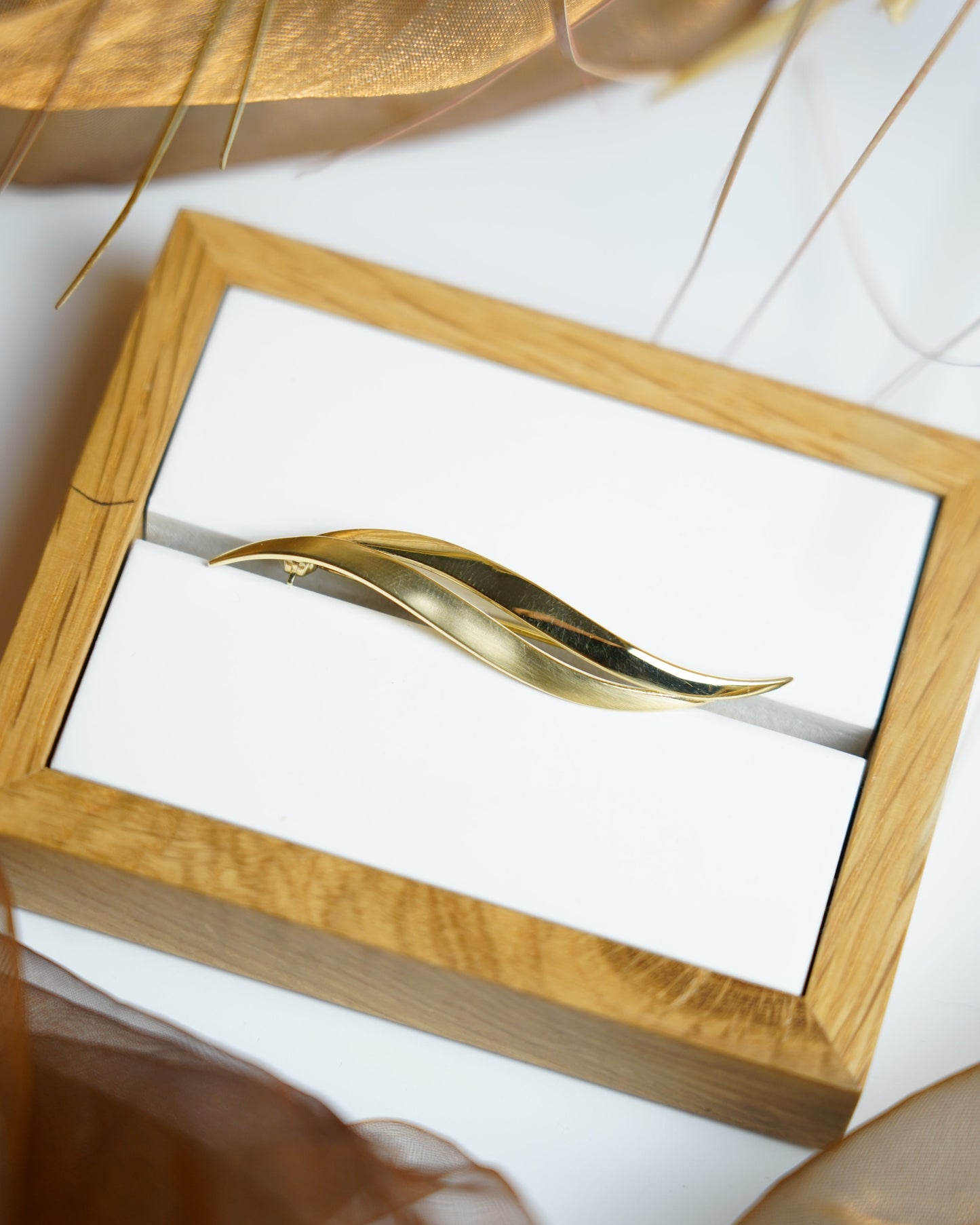 „Gold-Flow“ – Brosche aus 333/- Gelbgold