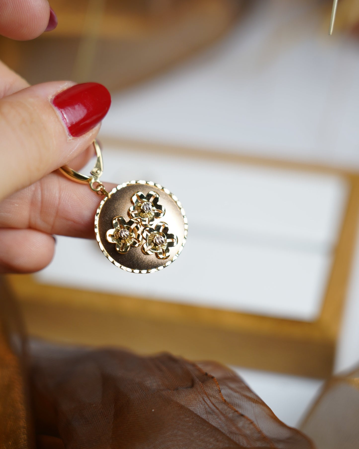 „Golden Blossom Coin“ – Ohrhänger aus 585/- Gelbgold