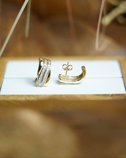 “Golden Lines” – Ohrstecker aus 585/- Gelbgold mit Brillantbesatz