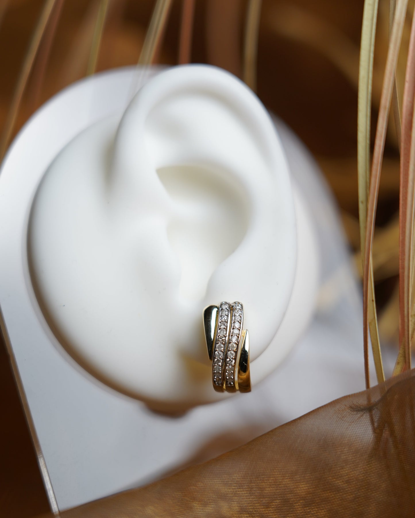 “Golden Lines” – Ohrstecker aus 585/- Gelbgold mit Brillantbesatz