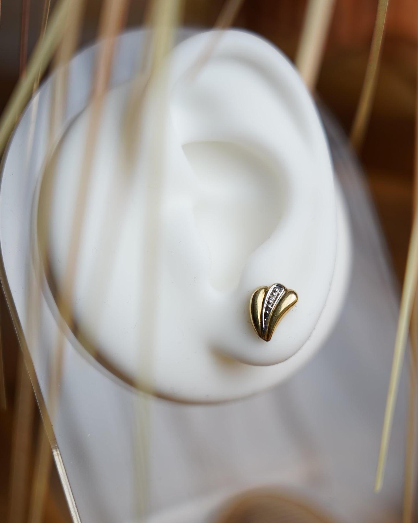 “Golden Petal” – Ohrstecker aus 585/- Gelbgold mit Zirkoniabesatz