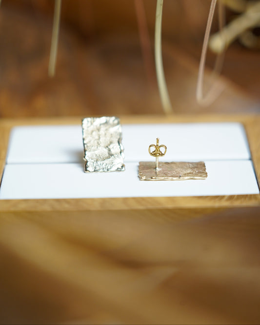 „Golden Raw Bar“ – Ohrstecker aus 333/- Gelbgold