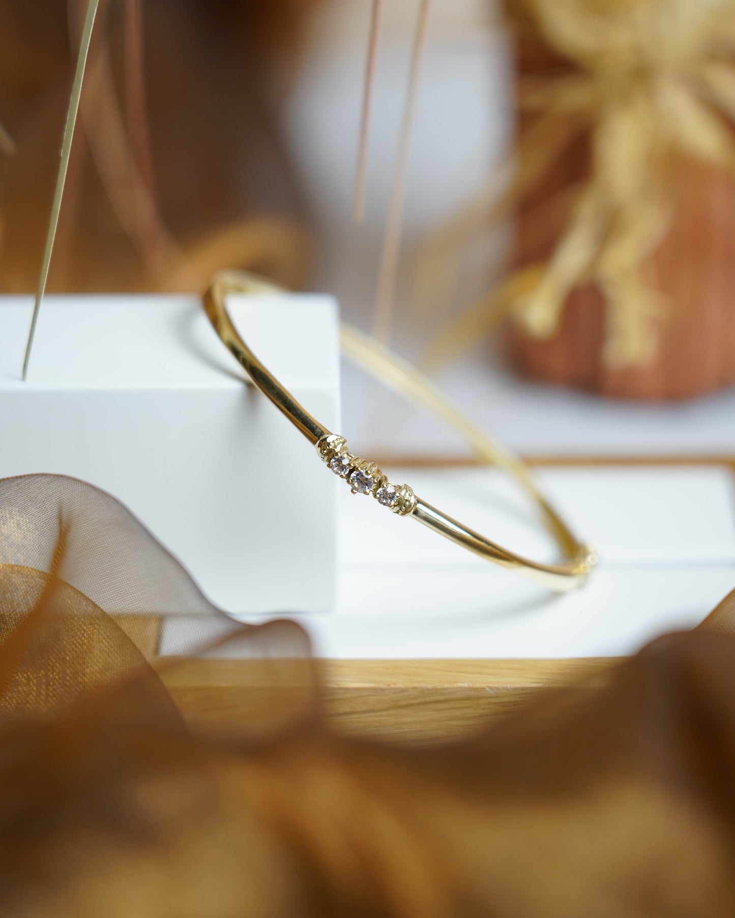 „Golden Spark Line“ – Armreif aus 585/- Gelbgold mit Zirkoniasteinen