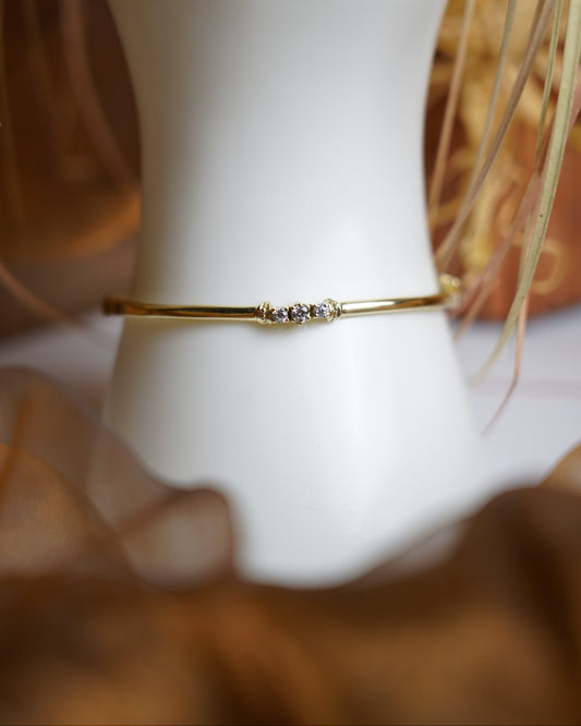 „Golden Spark Line“ – Armreif aus 585/- Gelbgold mit Zirkoniasteinen