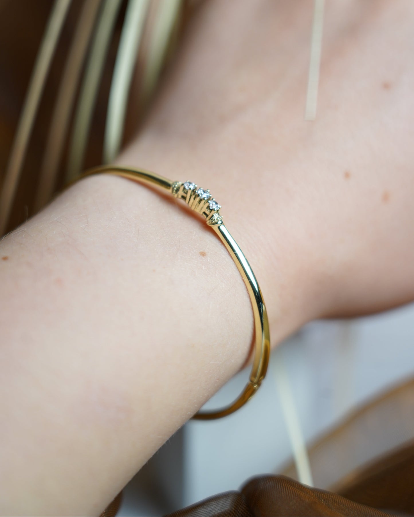 „Golden Spark Line“ – Armreif aus 585/- Gelbgold mit Zirkoniasteinen