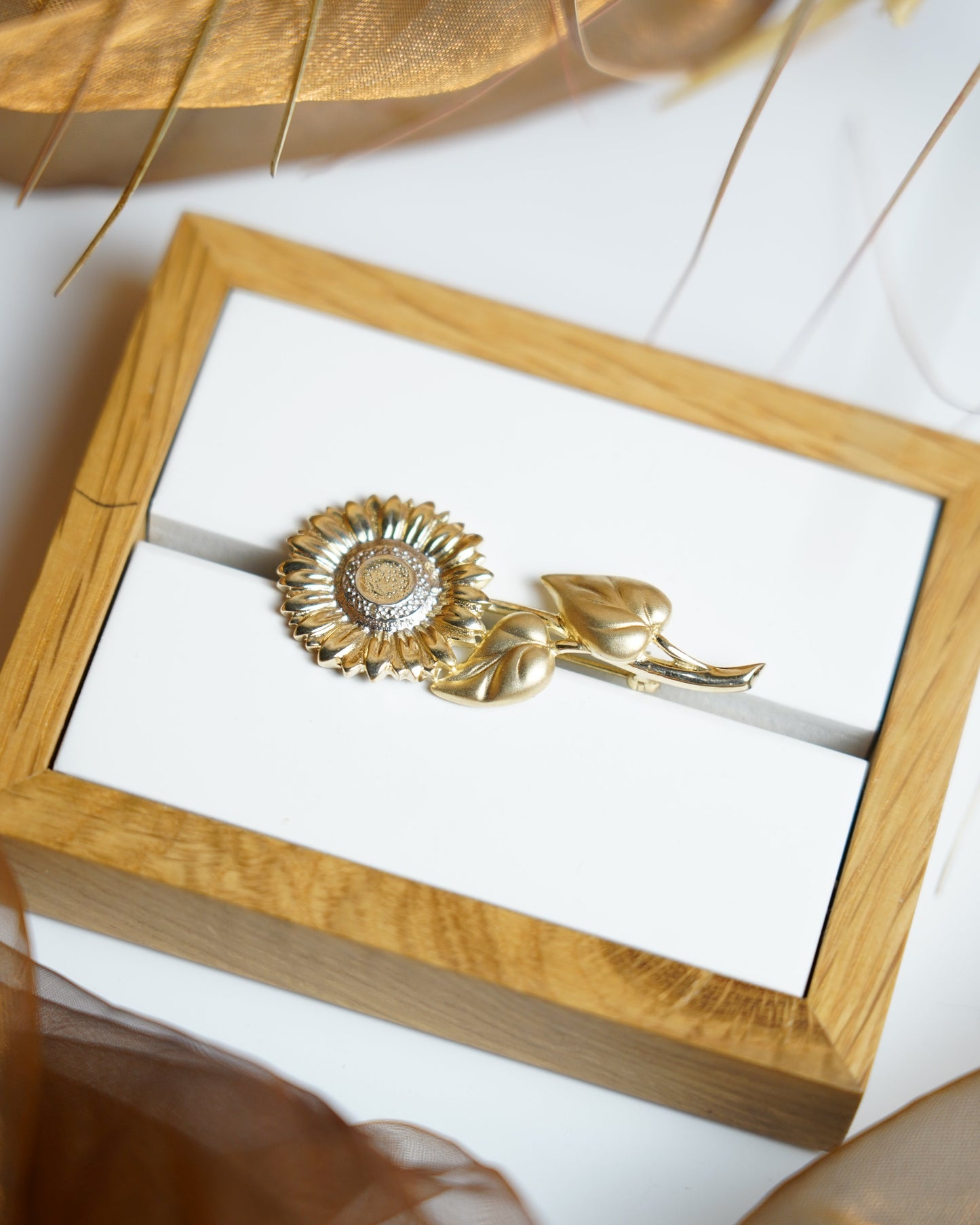 „Sunflower“ – Brosche aus 585/- Gelbgold und Diamanten
