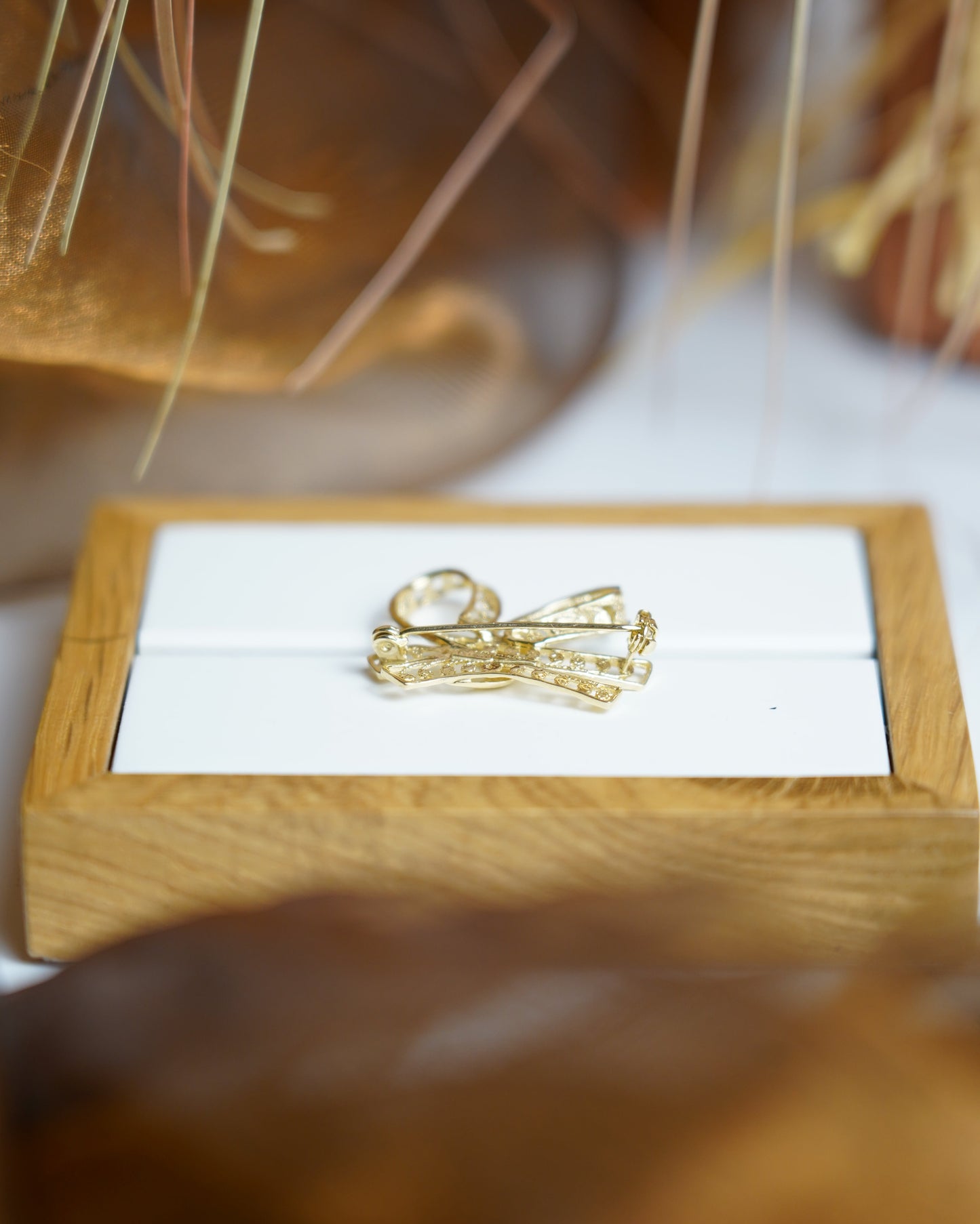 „Graceful Bow“ – Brosche aus 585/- Gelbgold