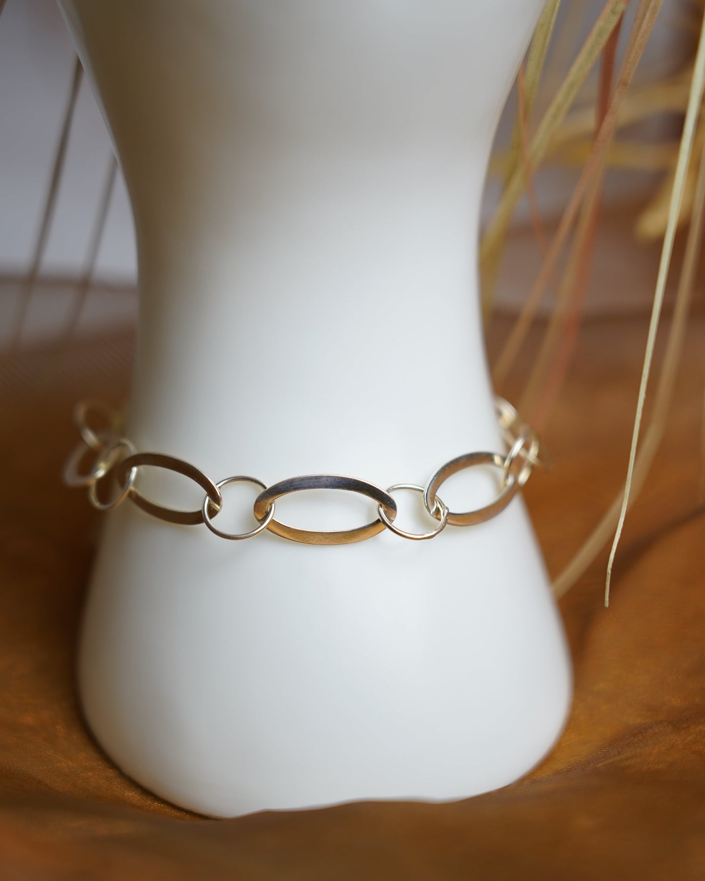 Harmony Links Armband aus 925/- Sterlingsilber mit unterschiedlich großen ovalen Gliedern.