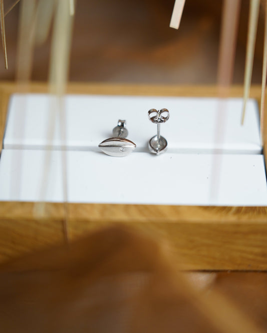 „Ivory Marquise“ – Ohrstecker aus 585/- Weißgold mit Diamant