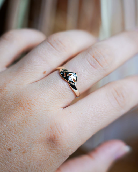 „Leaf Whisper“ – Ring aus 333/- Gelbgold mit Zirkoniastein