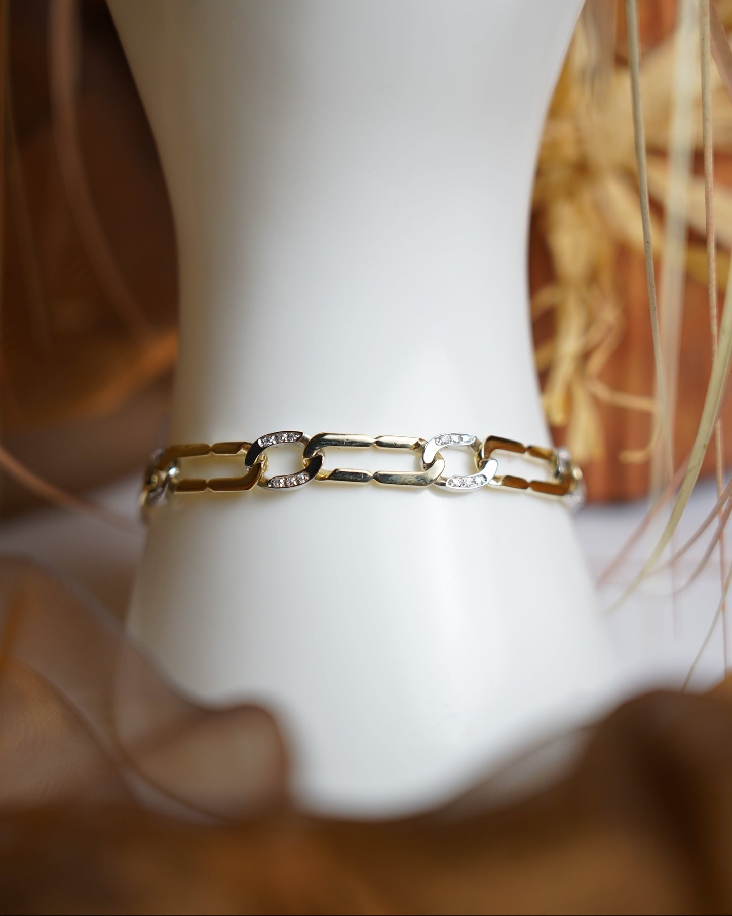 „Linked Harmony“ – Armband aus 585/- Gelb- und Weißgold mit Diamantbesatz