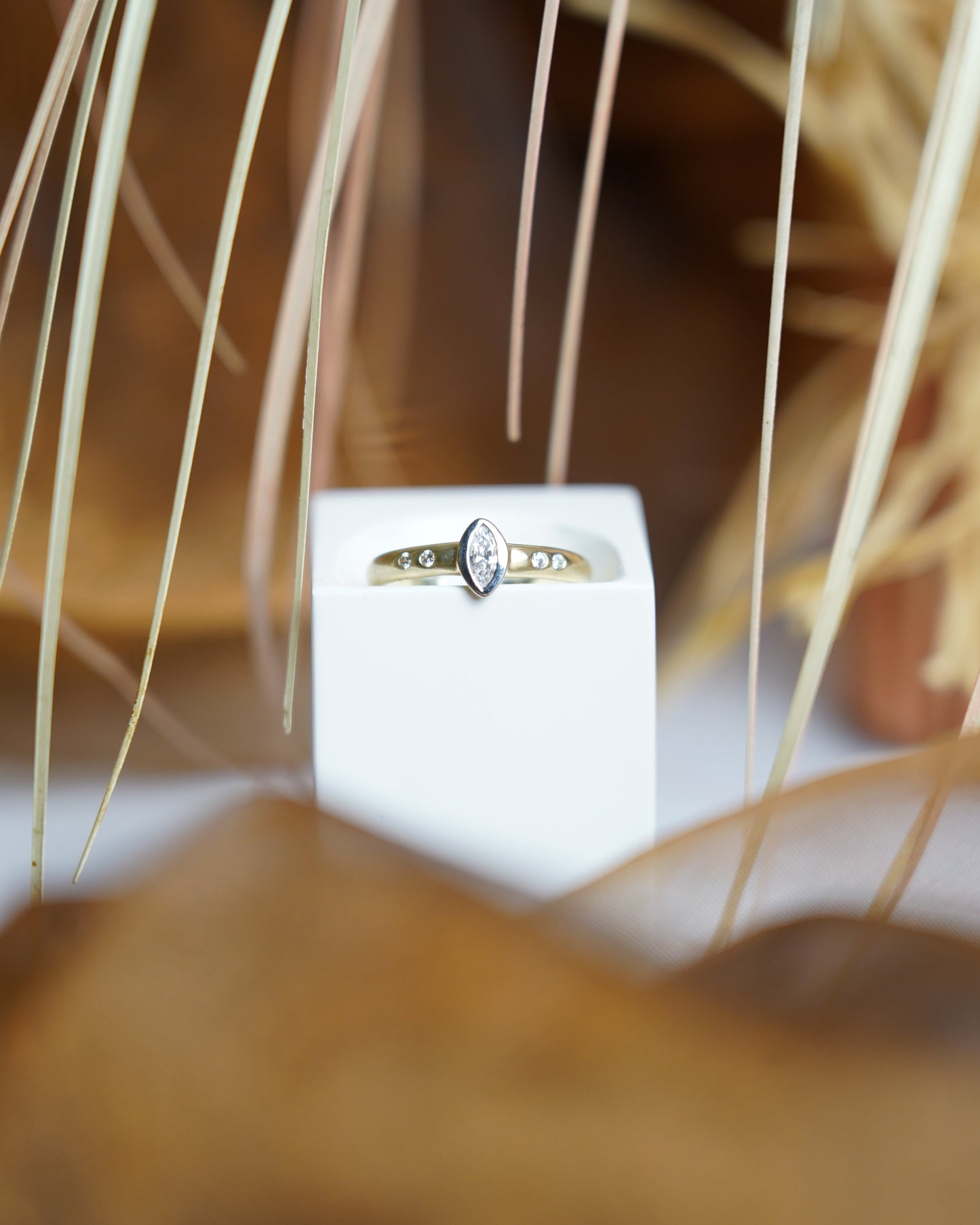 „Marquise Glow“ – Ring aus 333/- Gelbgold mit Zirkoniasteinen