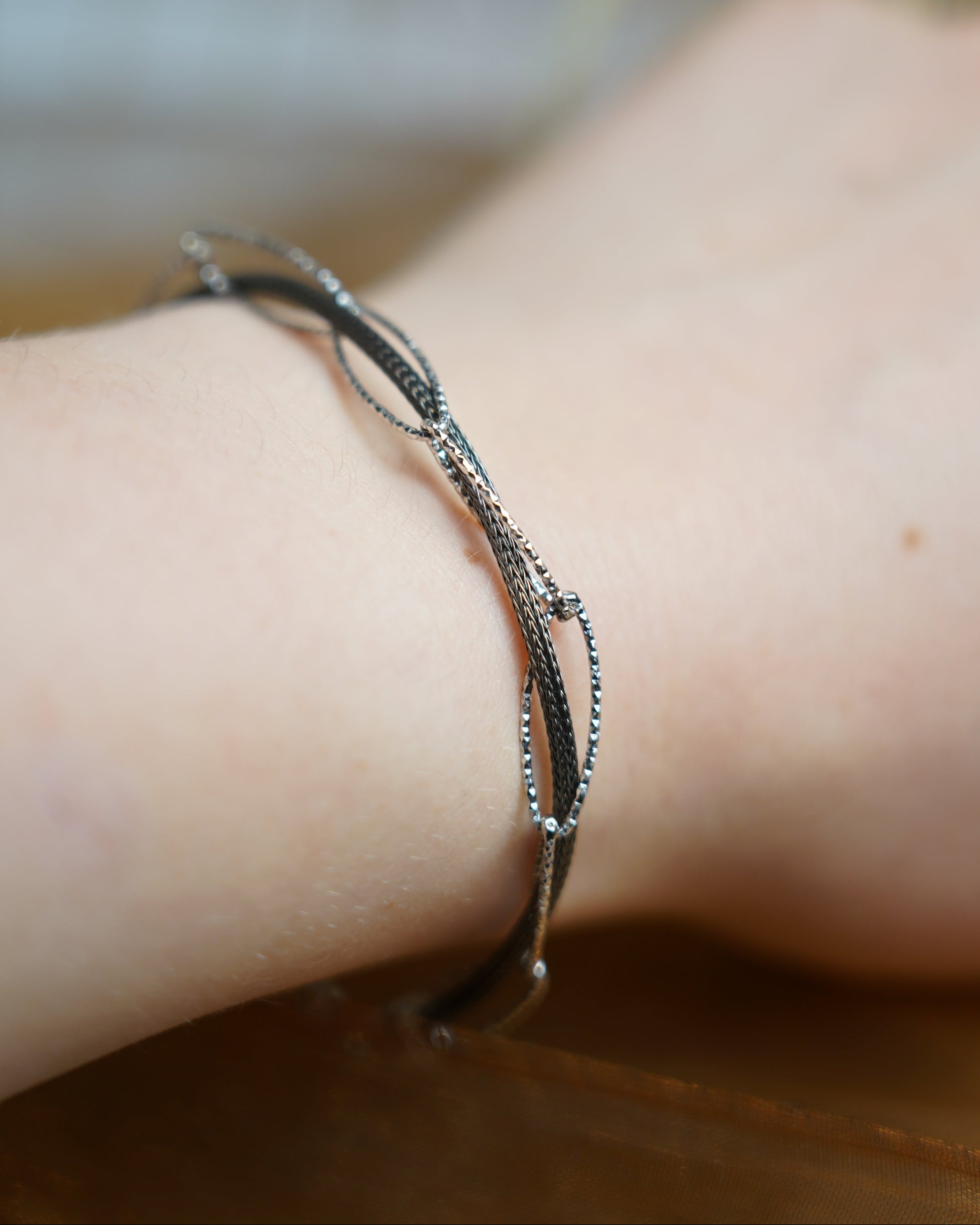 Mesh Flow Armband aus 925 Sterlingsilber mit feinen Silbersträngen