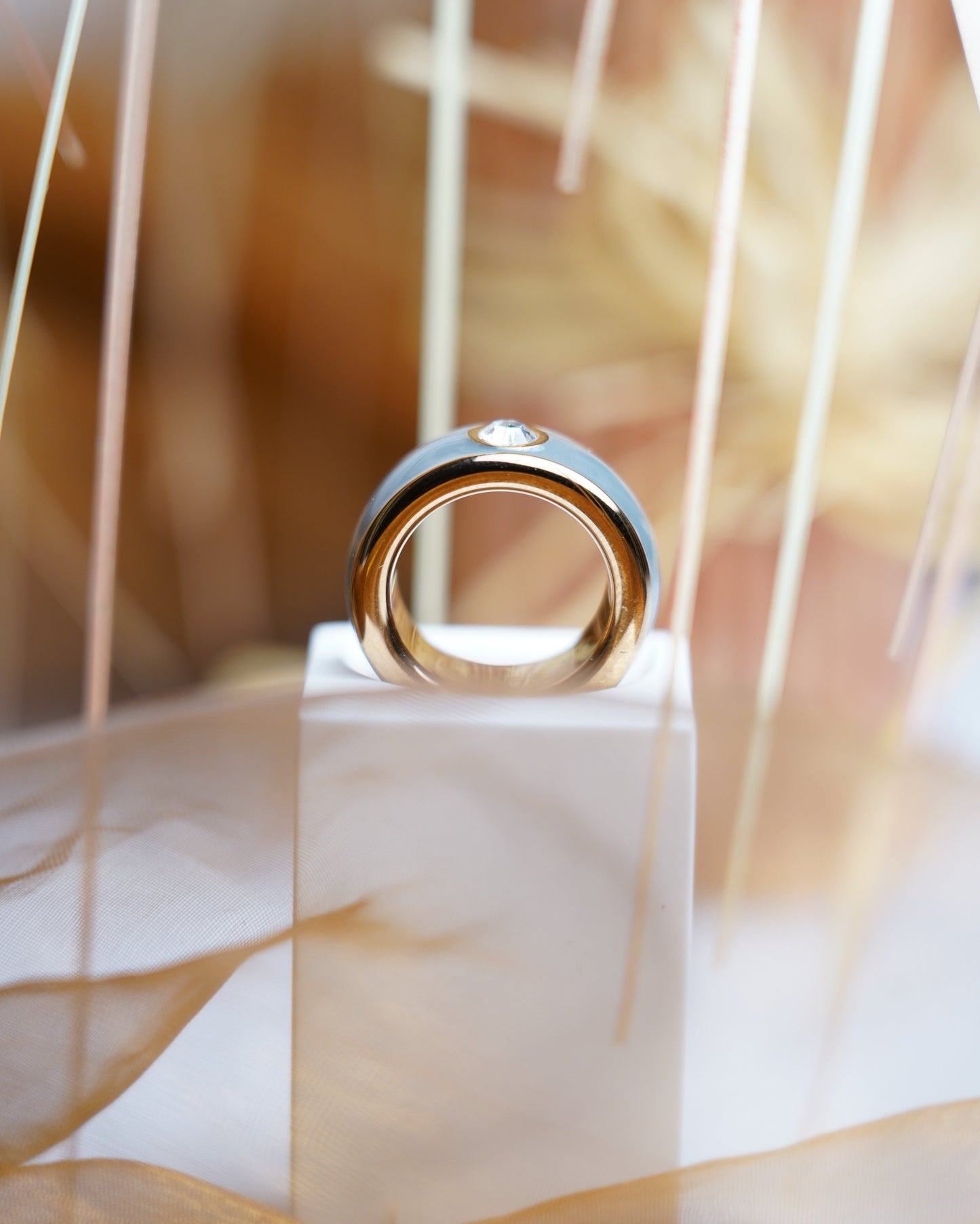 „Modern Grace“ – Ring aus rosévergoldetem Edelstahl mit Zirkoniastein
