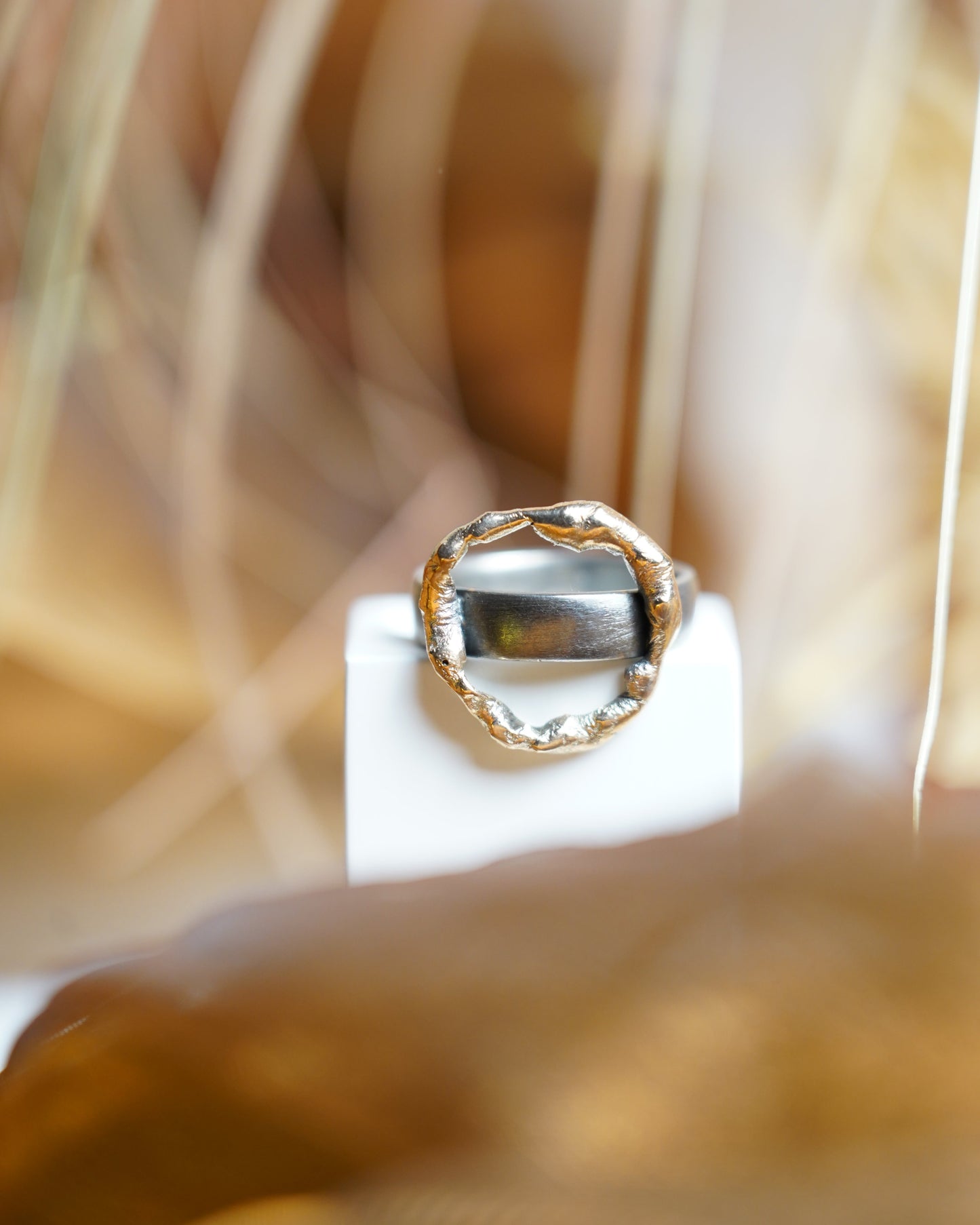 „Organic Circle“ – Ring aus 925/- Sterlingsilber & 333/- Gelbgold