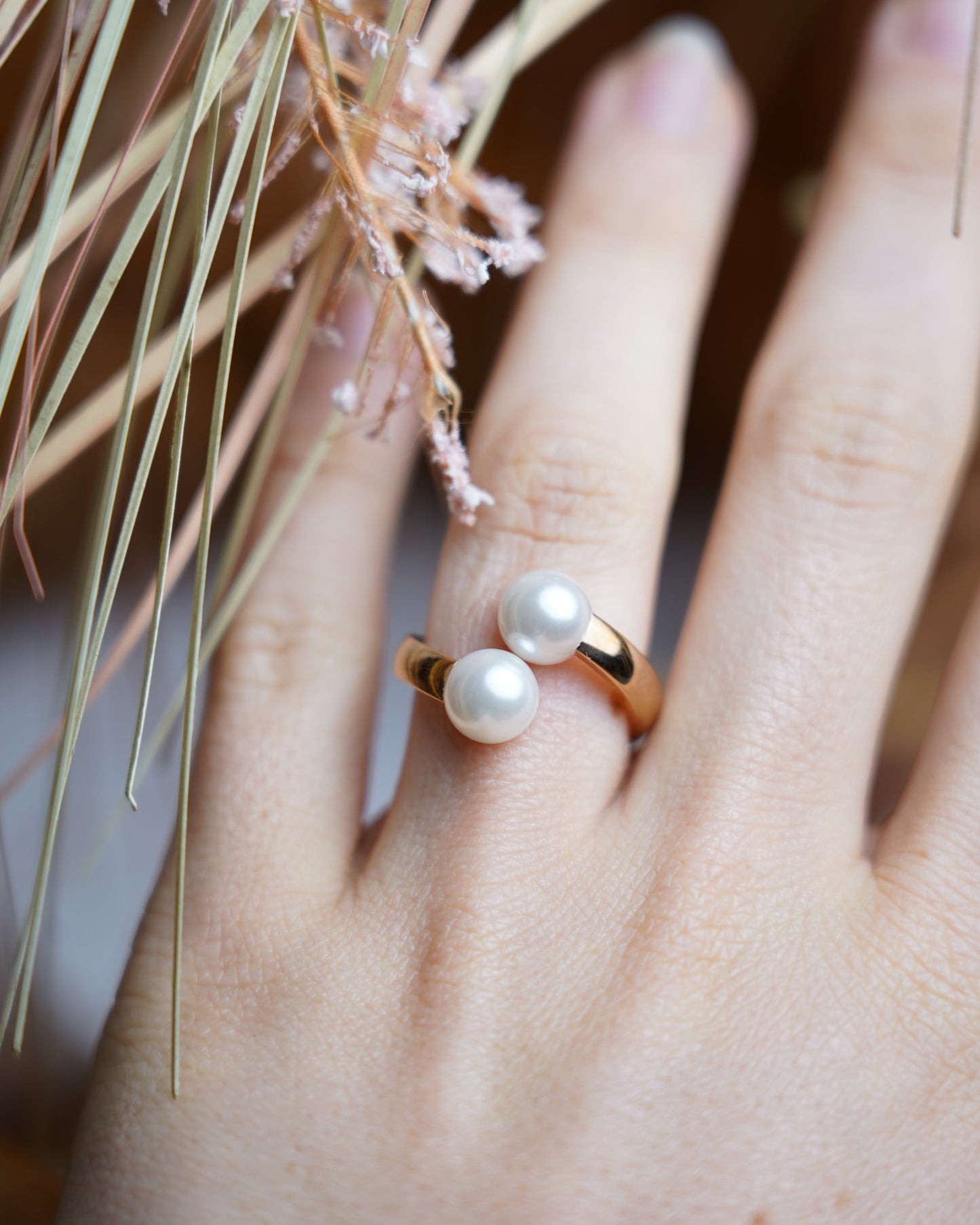 „Pearl Whisper“ - Ring aus rosévergoldetem Edelstahl