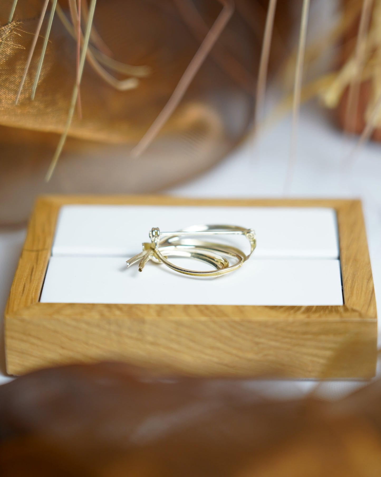 „Ribbon Drop“ – Brosche aus 333/- Gelbgold