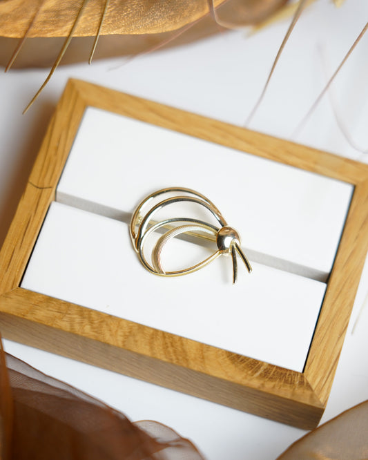 „Ribbon Drop“ – Brosche aus 333/- Gelbgold
