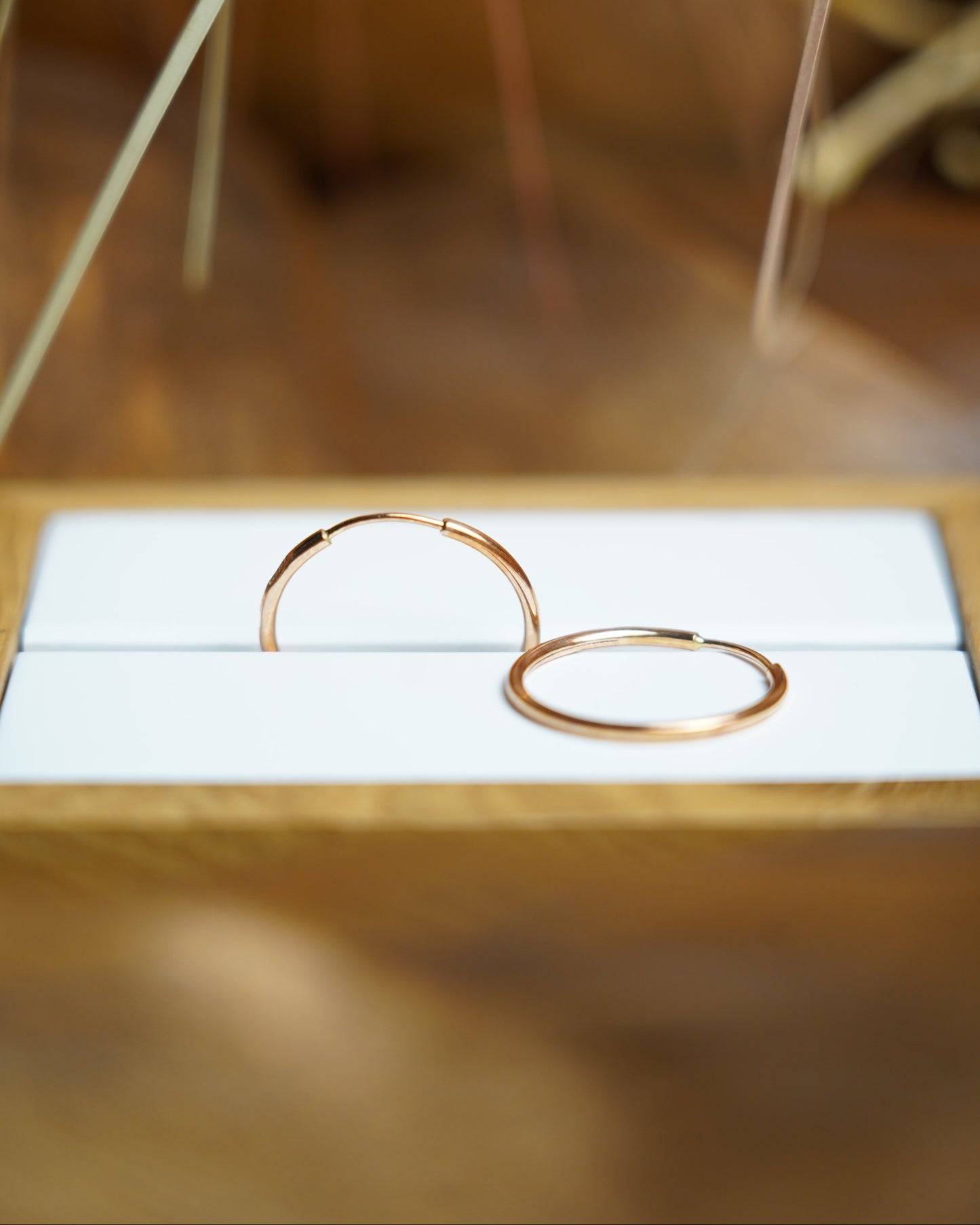 „Rosé Loop“ - Drahtcreolen aus 583/- Rotgold