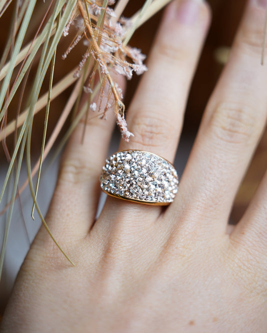 „Royal Glimmer“ – Ring aus rosévergoldetem Edelstahl mit Swarovski® Kristallen