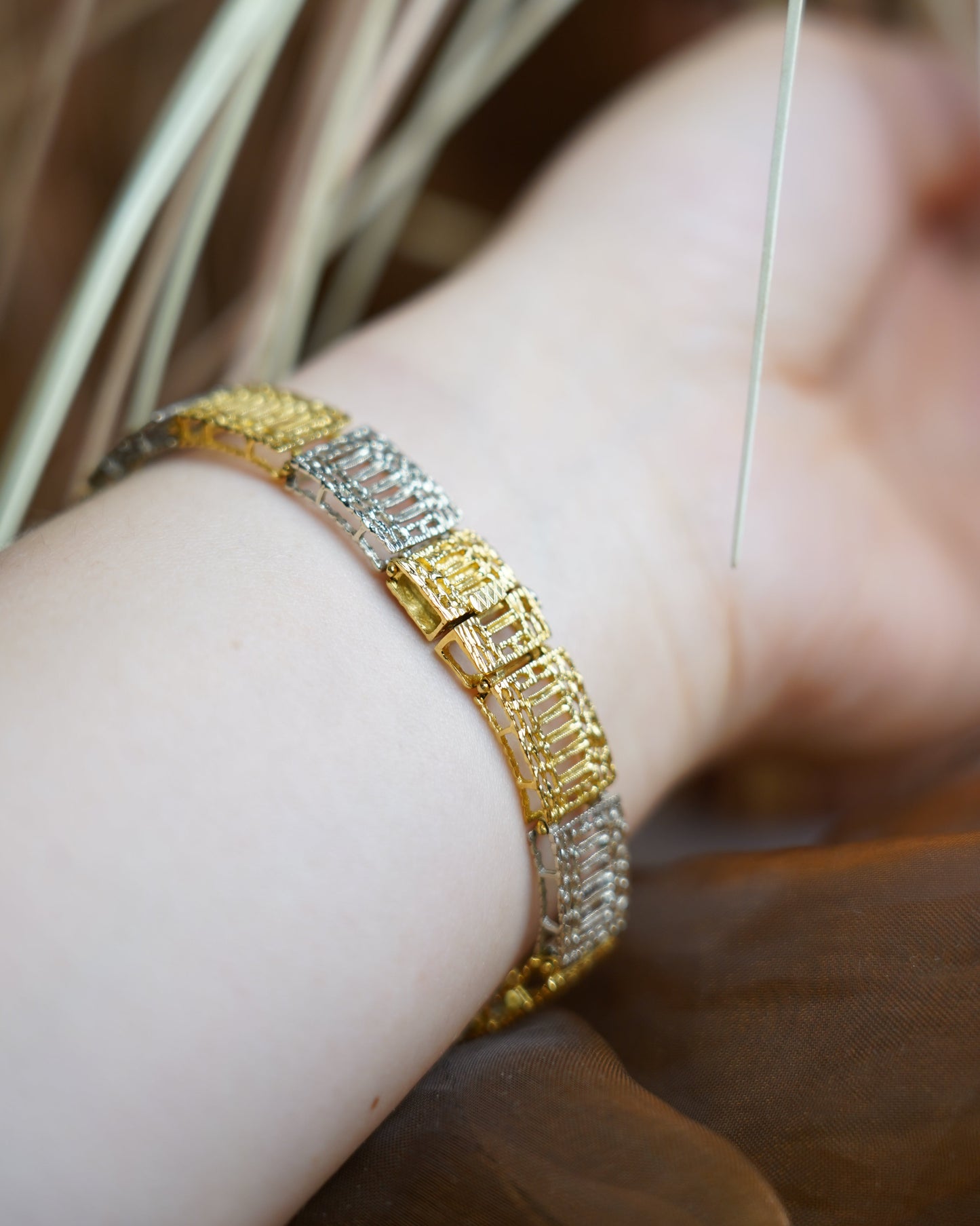 „Royal Grid“ – Armband aus 750/- Weiß- und Gelbgold