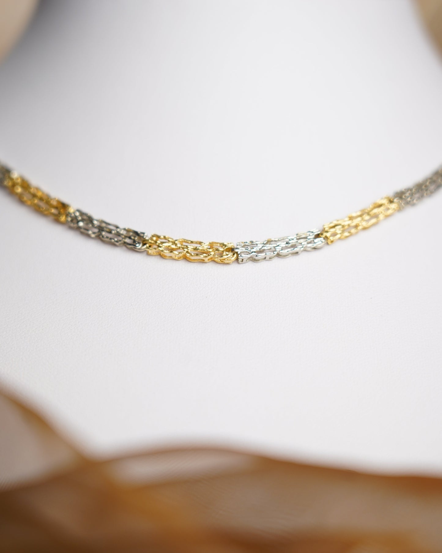 „Royal Grid“ – Kette aus 750/- Gelb- & Weißgold