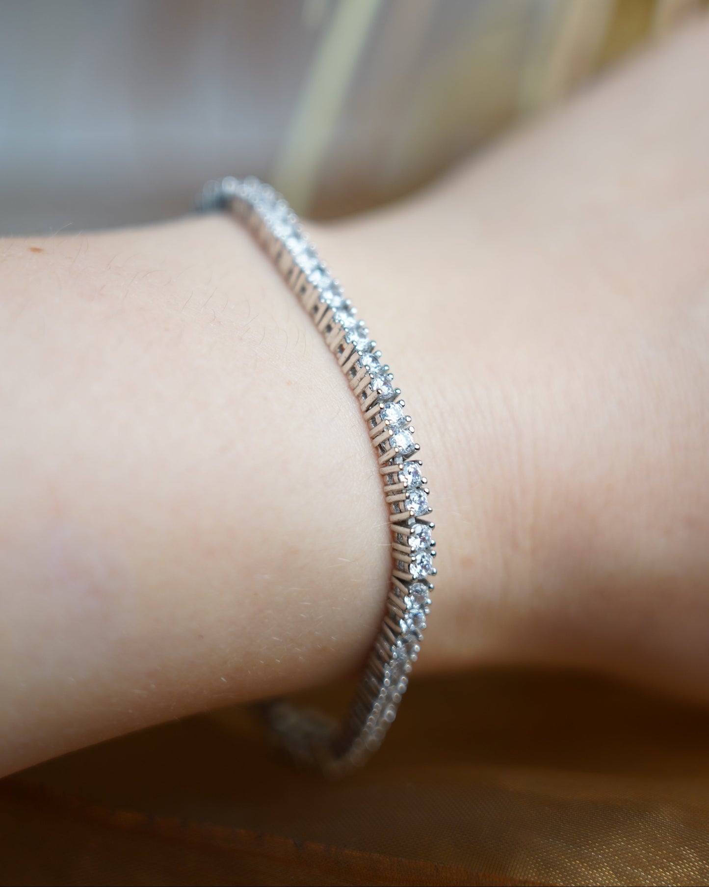 „Silver Aurora“ – Armband aus 925/- Sterlingsilber mit Zirkoniasteinen