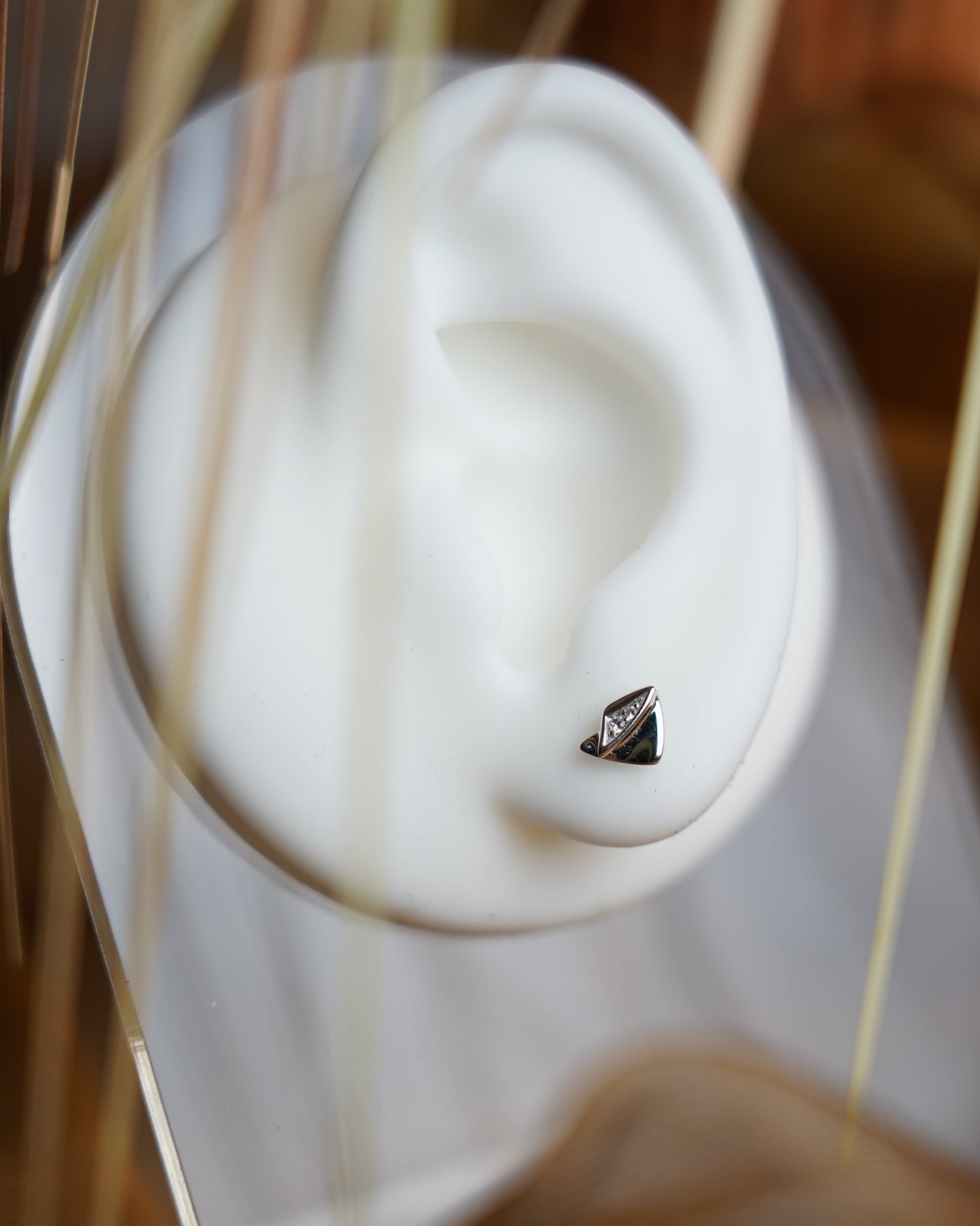 „Silver Crest“ – Ohrstecker aus 333/- Weißgold mit Zirkoniasteinen