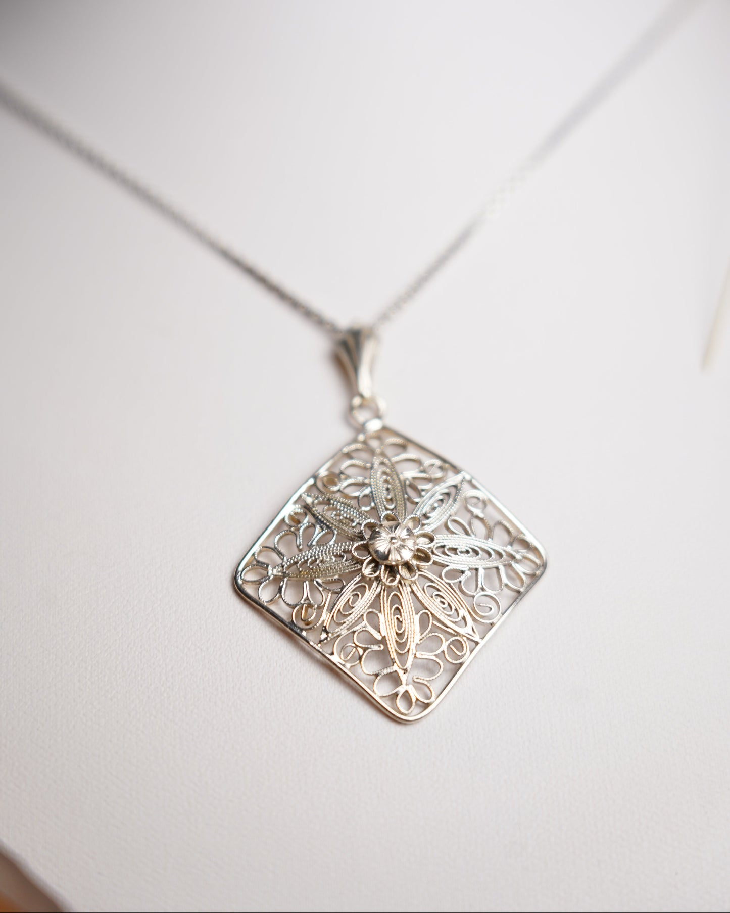 „Silver Filigree“ – Kette aus 835/- Silber
