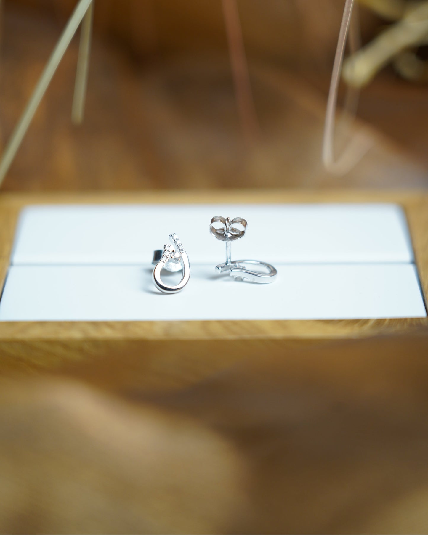 „Silver Flow“ – Ohrstecker mit Tropfendesign aus 925/- Sterlingsilber