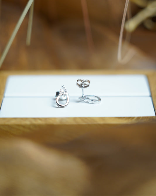 „Silver Flow“ – Ohrstecker mit Tropfendesign aus 925/- Sterlingsilber