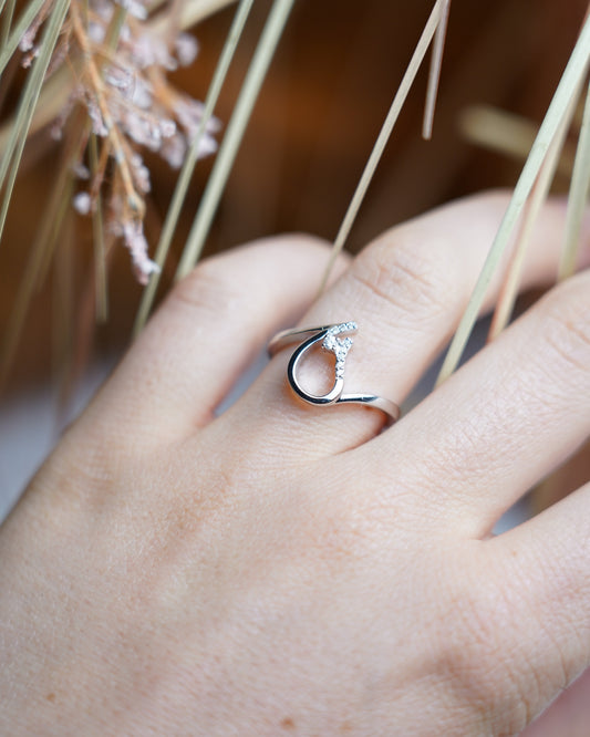 „Silver Flow“ – Ring aus 925/- Sterlingsilber mit Zirkoniasteinen