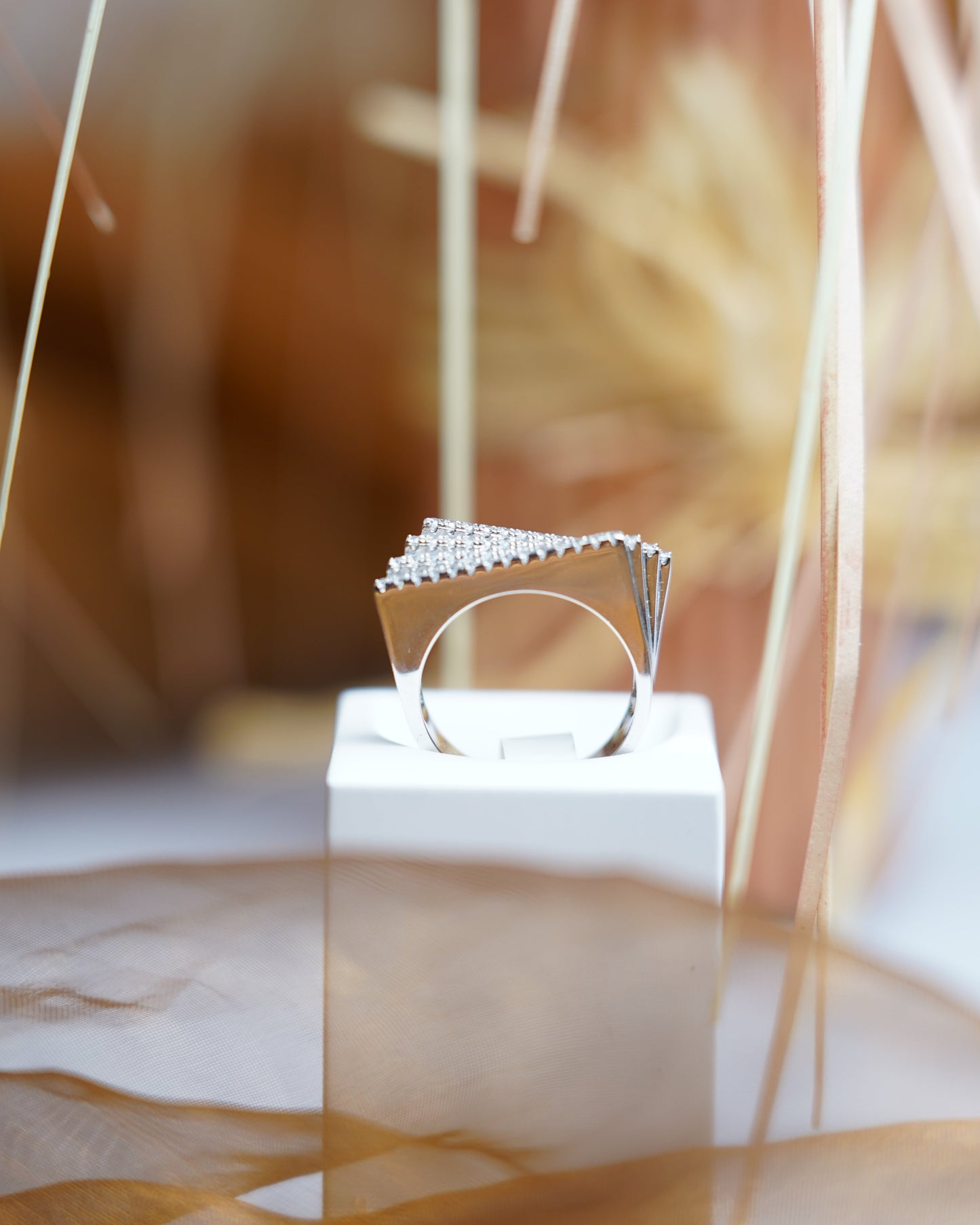 Silver Skyline Ring aus 925 Sterlingsilber mit mehrstufigem Design und Zirkoniasteinen