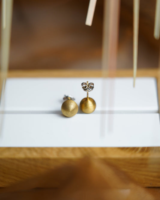 „Soft Sphere“ – Ohrstecker aus vergoldetem 925/- Sterlingsilber