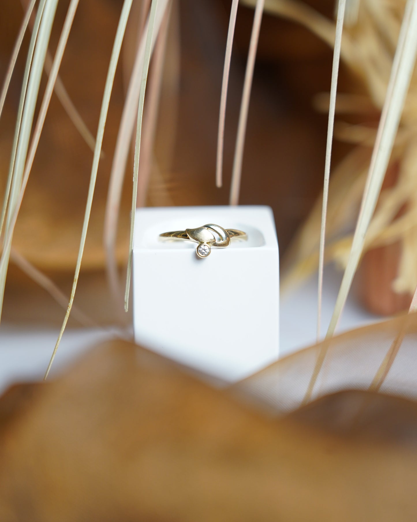 „Sweet Wave“ – Ring aus 333/- Gelbgold mit Zirkoniastein