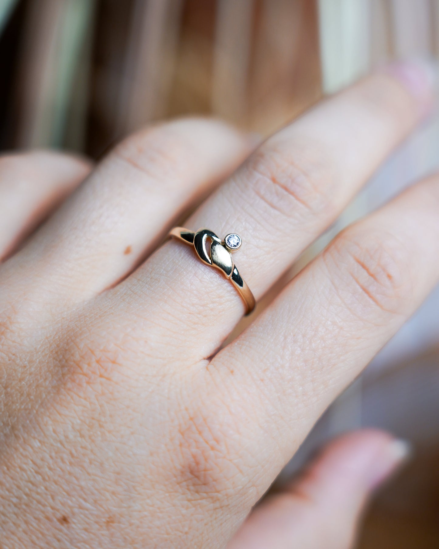 „Sweet Wave“ – Ring aus 333/- Gelbgold mit Zirkoniastein