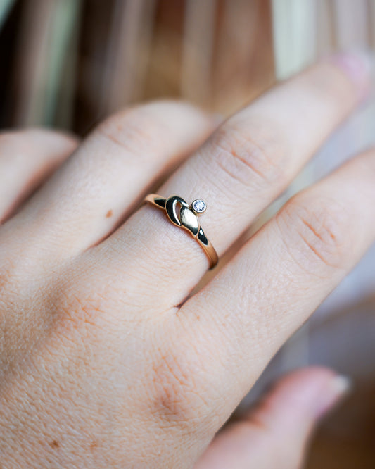 „Sweet Wave“ – Ring aus 333/- Gelbgold mit Zirkoniastein